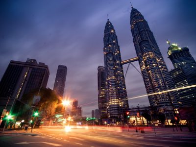 galaku双动系列产品，双头设计外形展示，玫红色医疗硅胶材质，高阶双点刺激产品